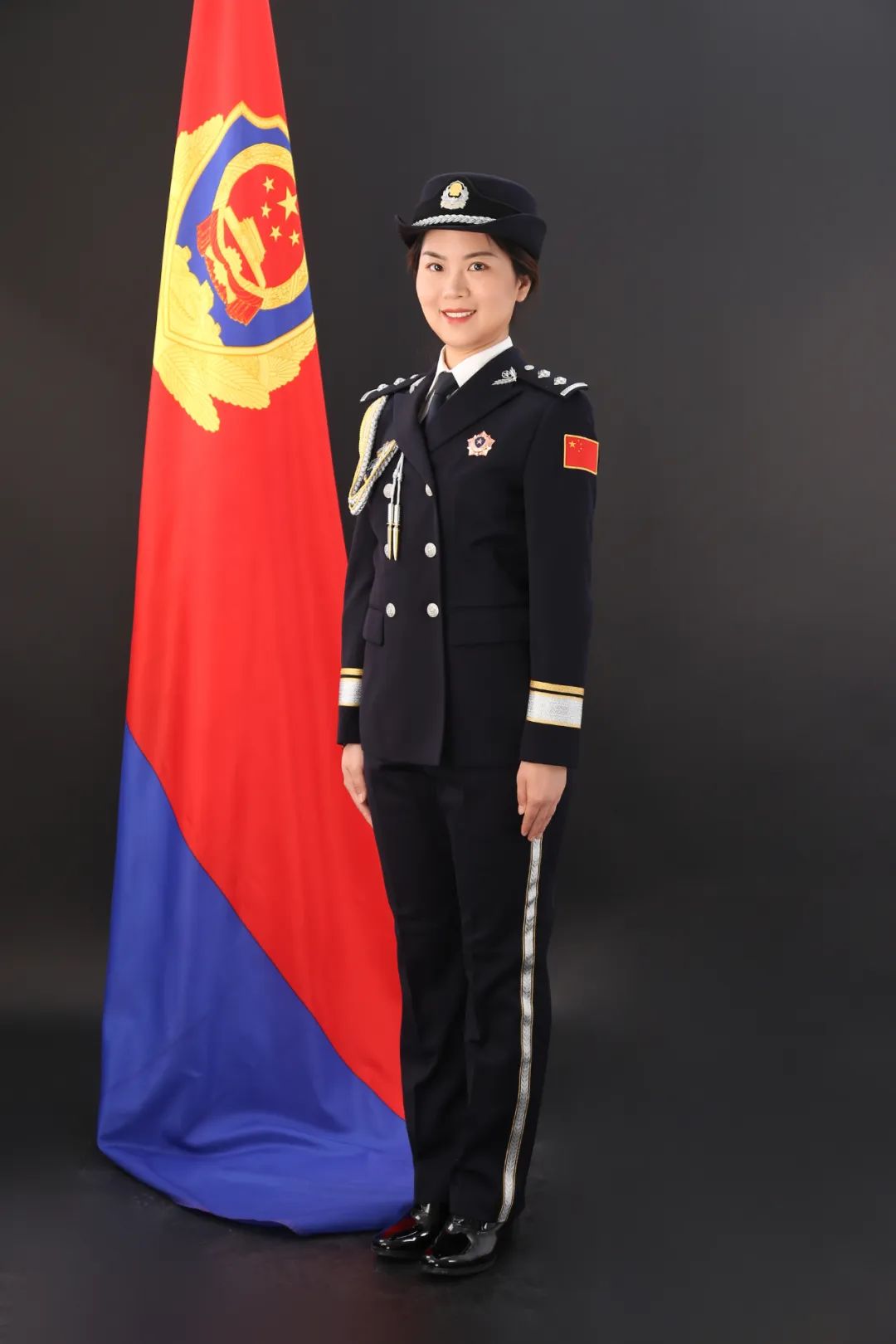 DƬ